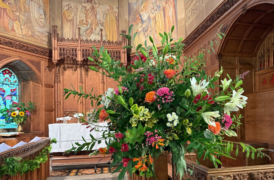 Jedburgh Parish Church flowers