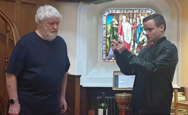 Two performers from Drama Kirk breaking bread